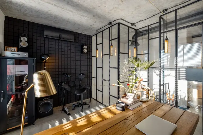Desain Kantor Industrial Artistik Gabungan Seni dan Fungsionalitas