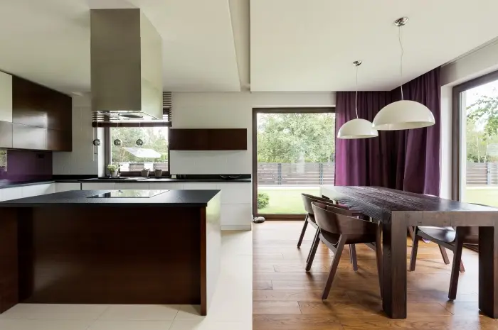 Gaya Dapur Terbuka Elegan di Area Belakang Rumah