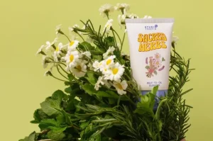 Jelly-To-Oil Cleanser dari Studio Tropik