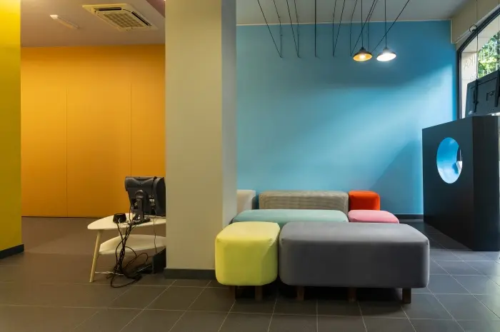 Modern dan Colorful