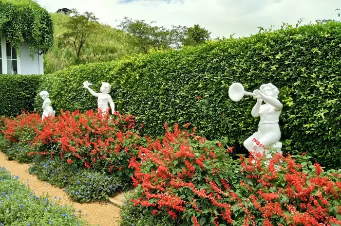 Penambahan Patung Hiasan