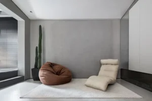 Kursi Lantai dengan Desain yang Tidak Biasa