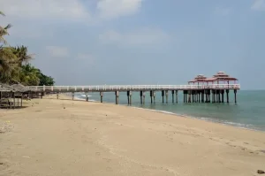 Keindahan Alam Pantai Sambolo