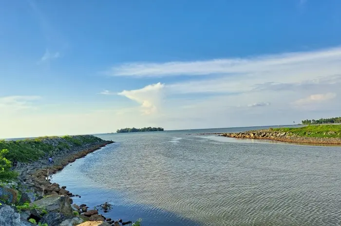 Pantai Batakan Baru, Pantai Pasir Putih dengan Berbagai Aktivitas Seru di Tanah Laut