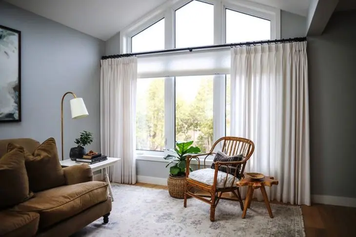 Tirai Polos dengan Tekstur - Minimalis Tapi Tidak Membosankan