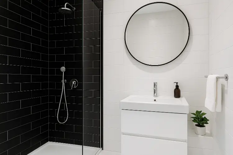 Kamar Mandi Kombinasi Hitam & Putih